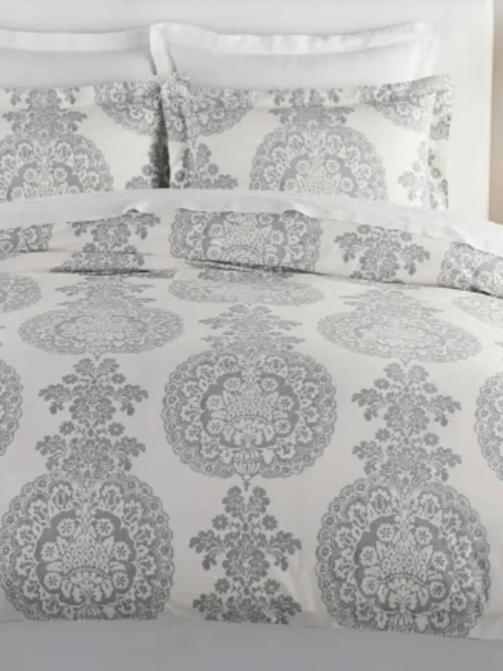 Pottery Barn Luciana Medallion Damask Motif Duvet Cover King Size
